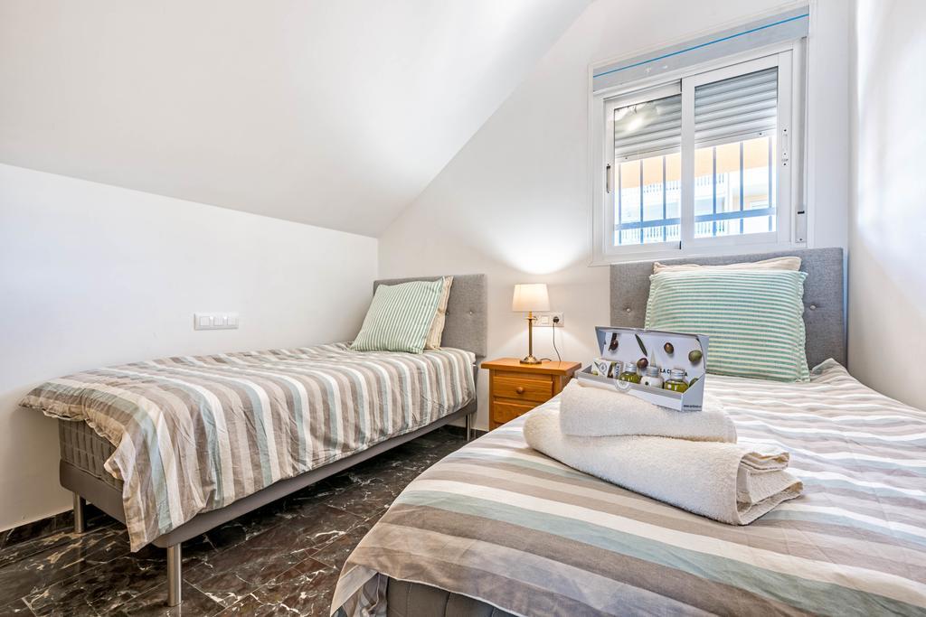 Carvajal Luxury Apartments - Free Parking Fuengirola Δωμάτιο φωτογραφία